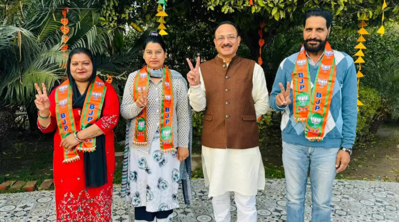 3 AAP councillors join BJP in Chandigarh;Post Supreme court hearing. 